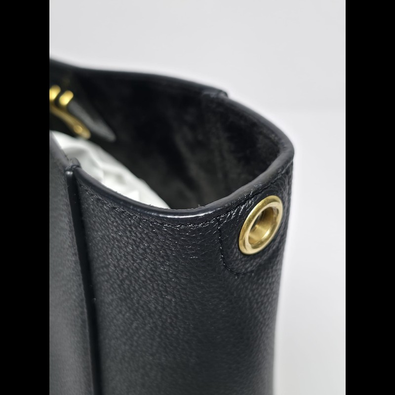 Celine 黑色Sangle Bucket Bag-13