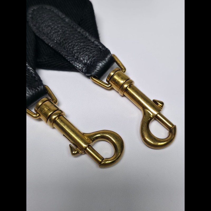 Celine 黑色Sangle Bucket Bag-21