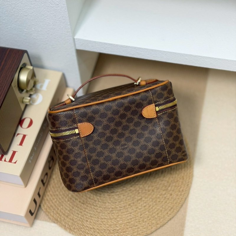 （賠本出清價💔）🏷Celine 瑟琳．中古老花飯盒化妝包改造-1