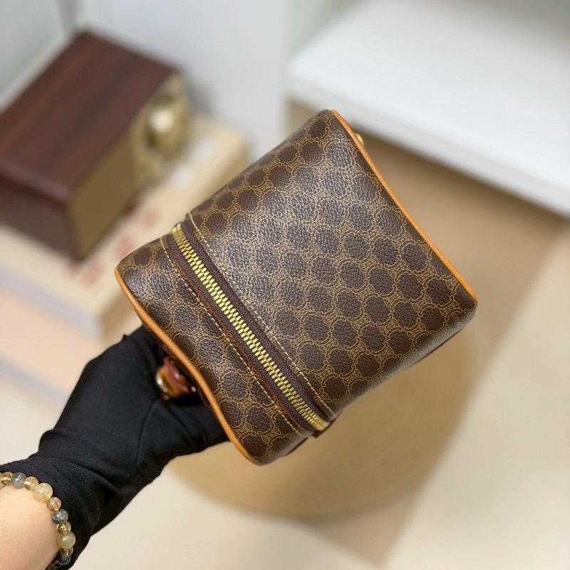 （賠本出清價💔）🏷Celine 瑟琳．中古老花飯盒化妝包改造-2