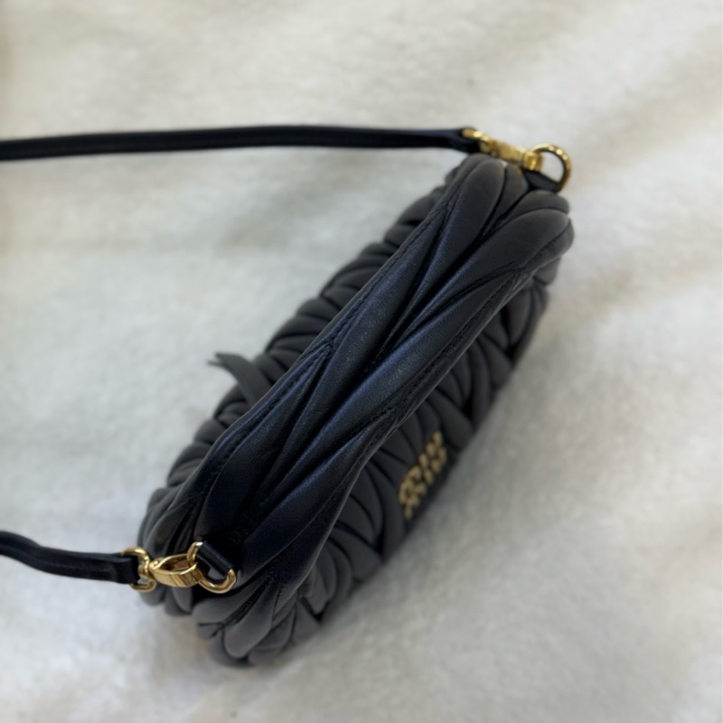 （張元英同款🖤）MiuMiu 黑色 wanderhobo mini 手提斜背包-3