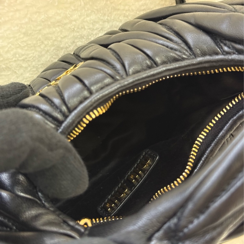 （張元英同款🖤）MiuMiu 黑色 wanderhobo mini 手提斜背包-7