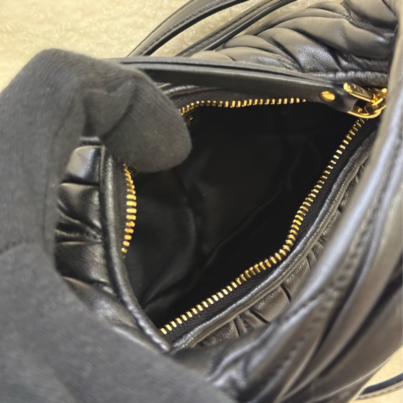 （張元英同款🖤）MiuMiu 黑色 wanderhobo mini 手提斜背包-8