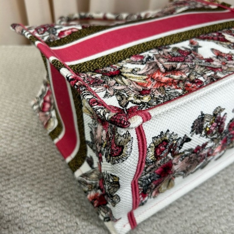 迪奧Dior蝴蝶花卉刺繡托特手提托特包 上身吸睛 包型板正 容量大 日常通勤百搭實用-8