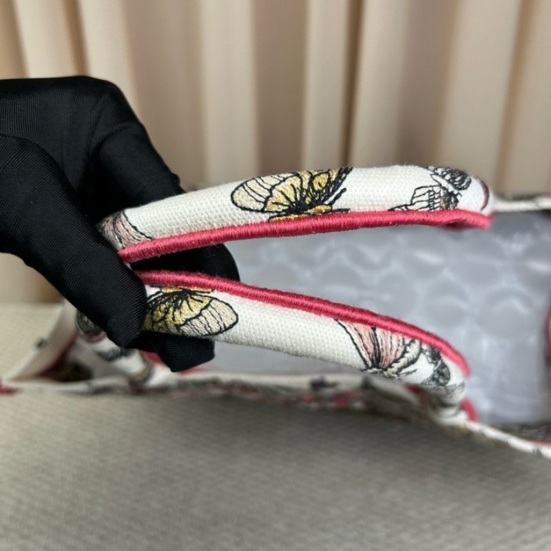 迪奧Dior蝴蝶花卉刺繡托特手提托特包 上身吸睛 包型板正 容量大 日常通勤百搭實用-15