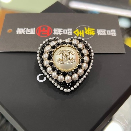 東區正精品㊣CHANEL L22B 全新香奈兒金色字母水鑽雙C LOGO珍珠黑鑽愛心胸針別針 RZ6291-0