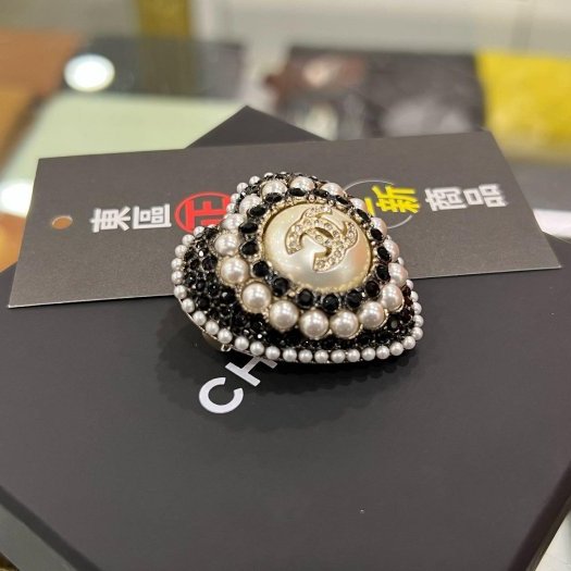 東區正精品㊣CHANEL L22B 全新香奈兒金色字母水鑽雙C LOGO珍珠黑鑽愛心胸針別針 RZ6291-1