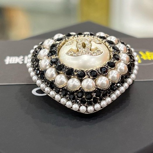 東區正精品㊣CHANEL L22B 全新香奈兒金色字母水鑽雙C LOGO珍珠黑鑽愛心胸針別針 RZ6291-3