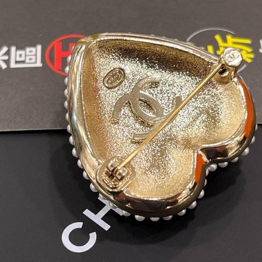 東區正精品㊣CHANEL L22B 全新香奈兒金色字母水鑽雙C LOGO珍珠黑鑽愛心胸針別針 RZ6291-4