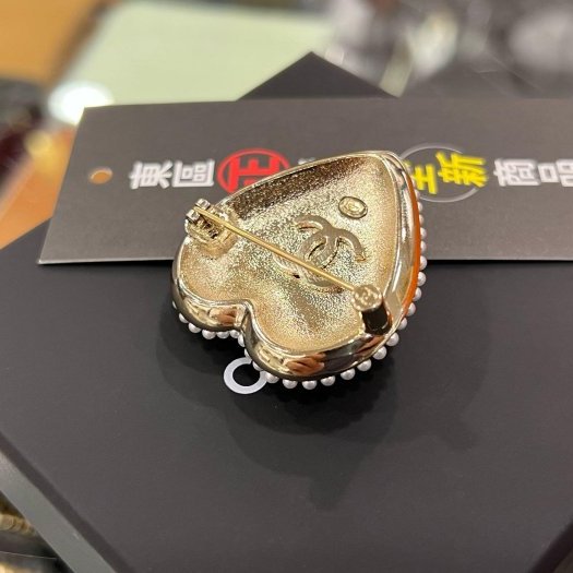 東區正精品㊣CHANEL L22B 全新香奈兒金色字母水鑽雙C LOGO珍珠黑鑽愛心胸針別針 RZ6291-5