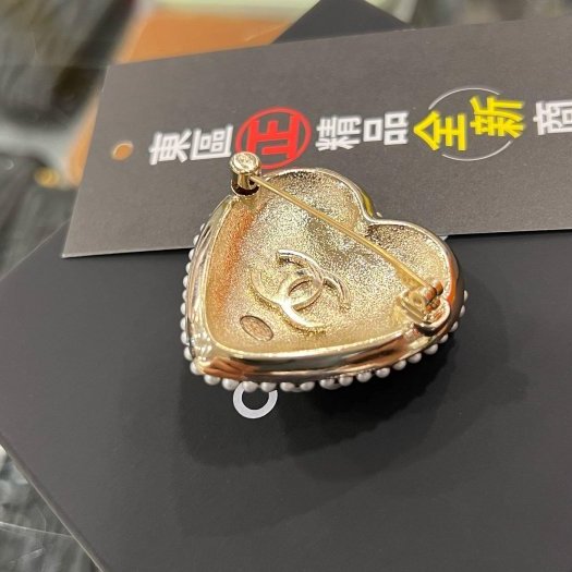 東區正精品㊣CHANEL L22B 全新香奈兒金色字母水鑽雙C LOGO珍珠黑鑽愛心胸針別針 RZ6291-6