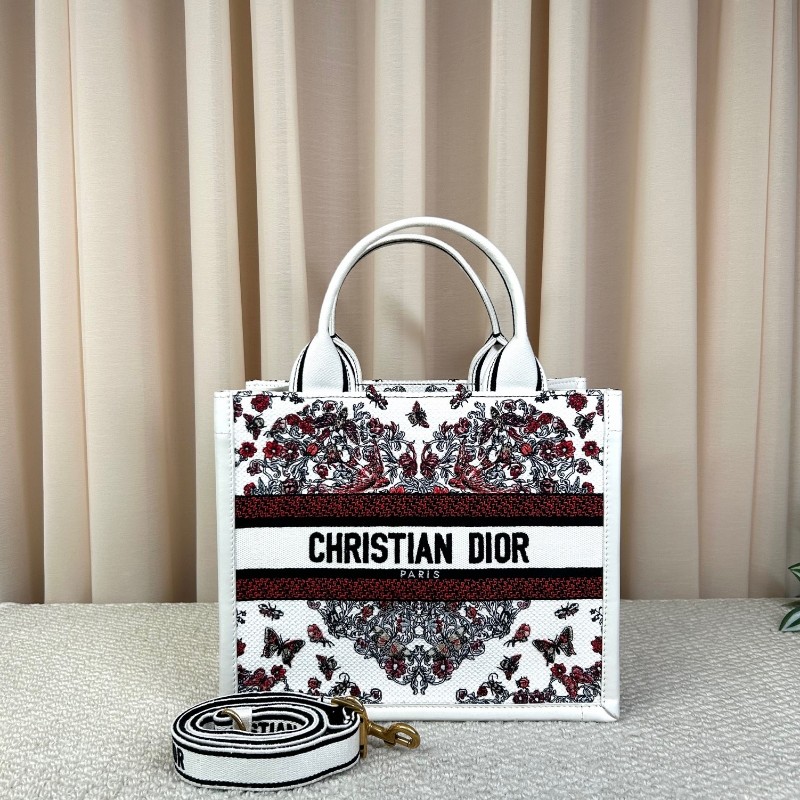 迪奧Dior Book Tote 花卉蝴蝶刺繡托特包 白色很百搭 有肩帶 可單肩可斜挎可手提 容量大 日常通勤都很實用 包型飽滿-5