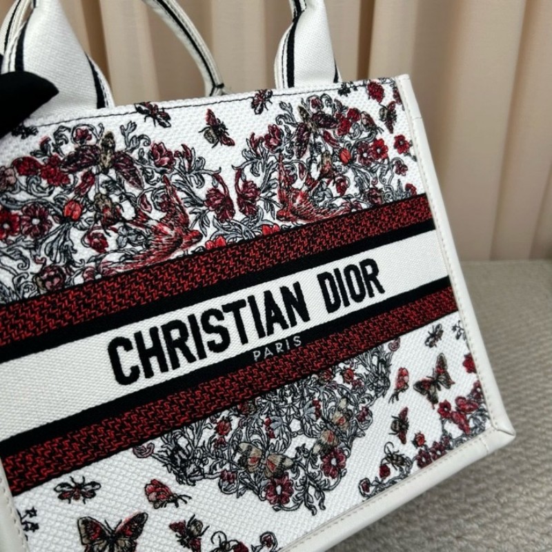 迪奧Dior Book Tote 花卉蝴蝶刺繡托特包 白色很百搭 有肩帶 可單肩可斜挎可手提 容量大 日常通勤都很實用 包型飽滿-14