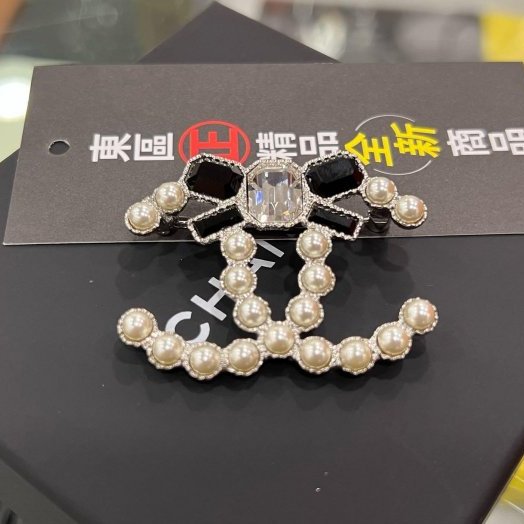 東區正精品㊣CHANEL B23K 全新香奈兒銀色雙C LOGO珍珠黑鑽胸針別針 RZ6292-0