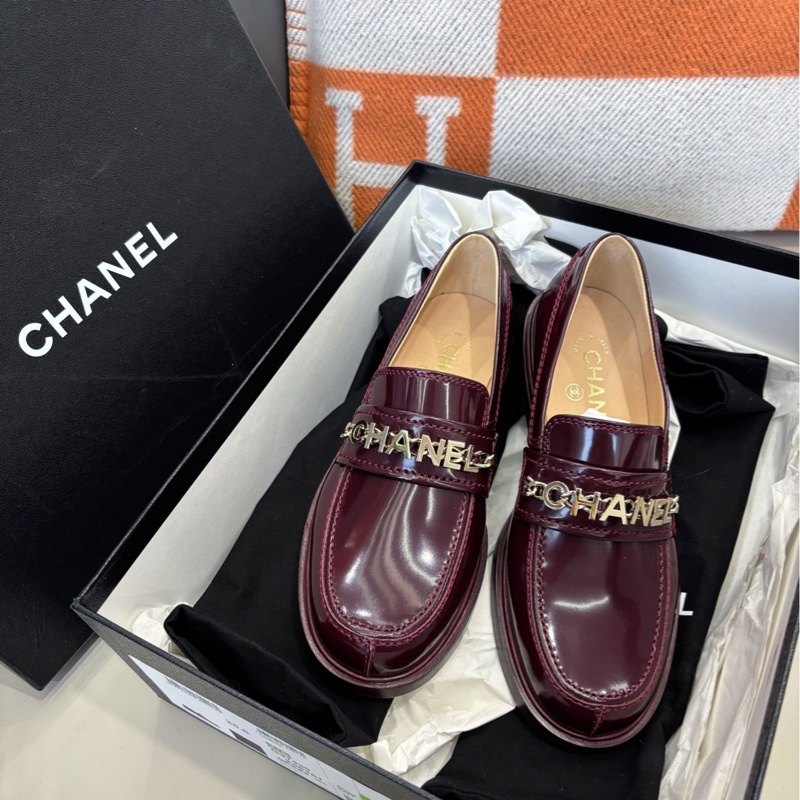 ⭐️Chanel 21S酒紅色字母樂福鞋，35.5碼，全新未使用品，前面logo字母，背面雙C扣-0
