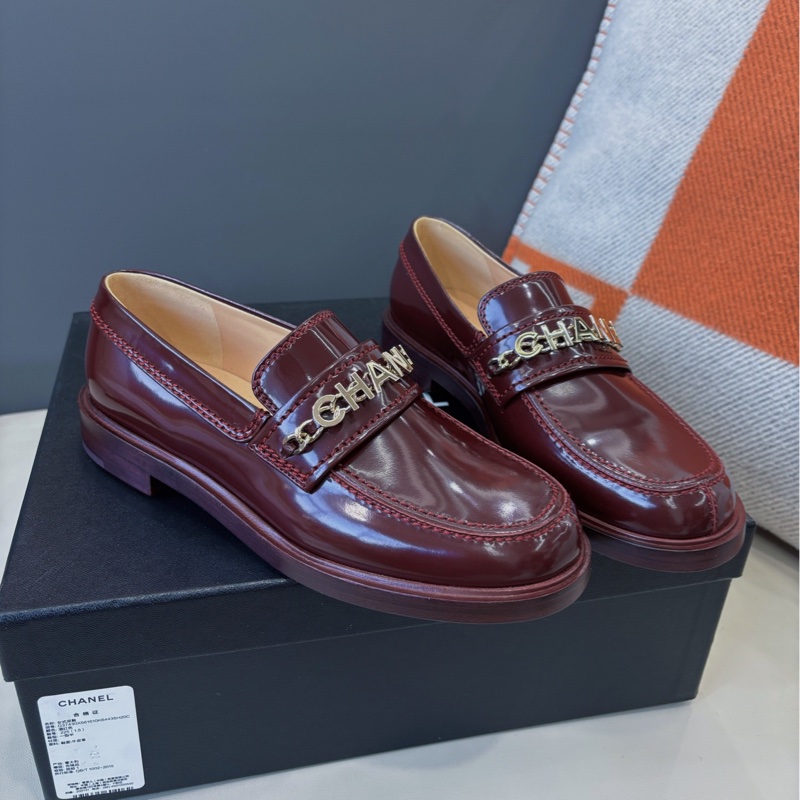 ⭐️Chanel 21S酒紅色字母樂福鞋，35.5碼，全新未使用品，前面logo字母，背面雙C扣-6