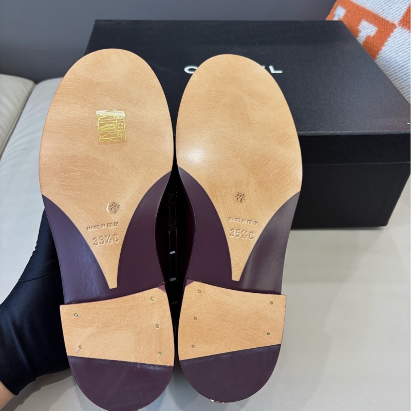 ⭐️Chanel 21S酒紅色字母樂福鞋，35.5碼，全新未使用品，前面logo字母，背面雙C扣-11