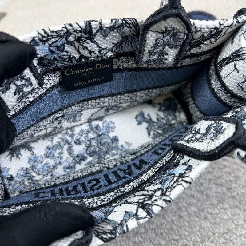 迪奧Dior Book Tote迷你托特包 藍白拼色 植物花卉刺繡 肩帶款 手提單肩斜挎都可以 容量實用 日常百搭-13