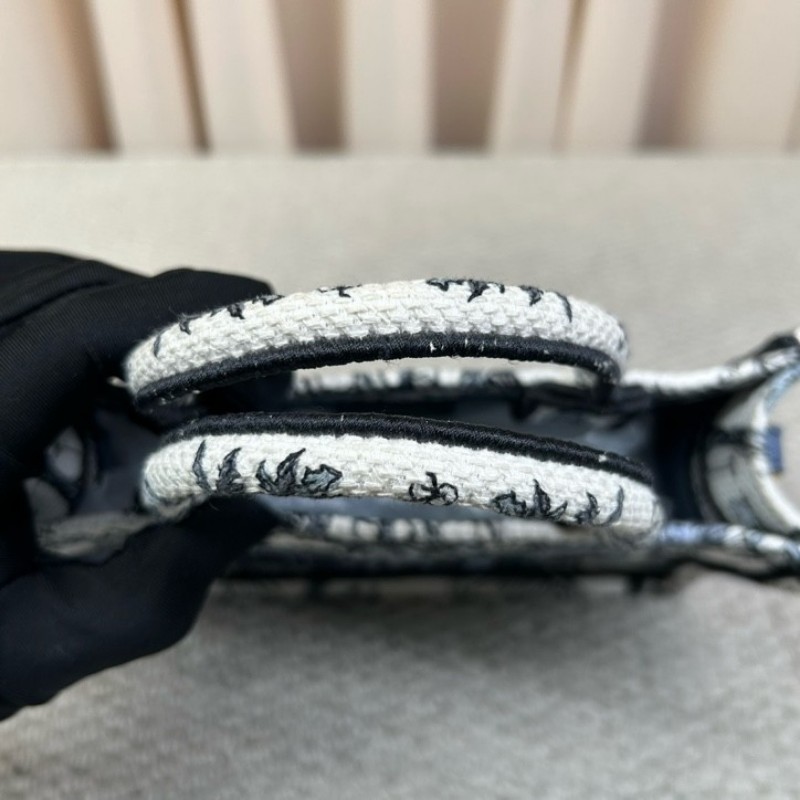 迪奧Dior Book Tote迷你托特包 藍白拼色 植物花卉刺繡 肩帶款 手提單肩斜挎都可以 容量實用 日常百搭-14