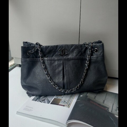 Chanel 銀鍊藍色皮革三層托特包