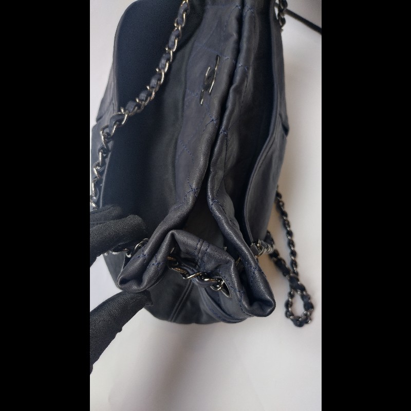 Chanel 銀鍊藍色皮革三層托特包-16