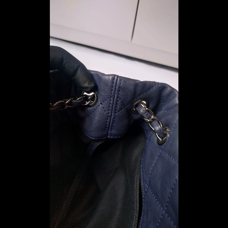 Chanel 銀鍊藍色皮革三層托特包-19