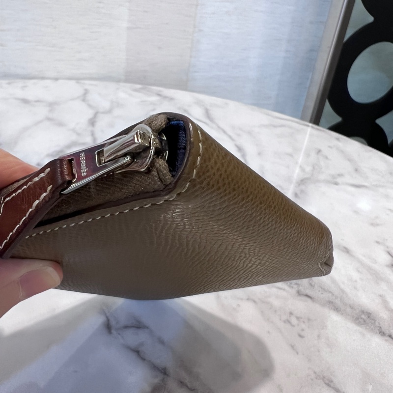 Hermes 18Etoupe大象灰Epsom皮銀釦Silk絲巾短夾-8