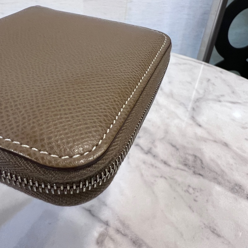 Hermes 18Etoupe大象灰Epsom皮銀釦Silk絲巾短夾-13