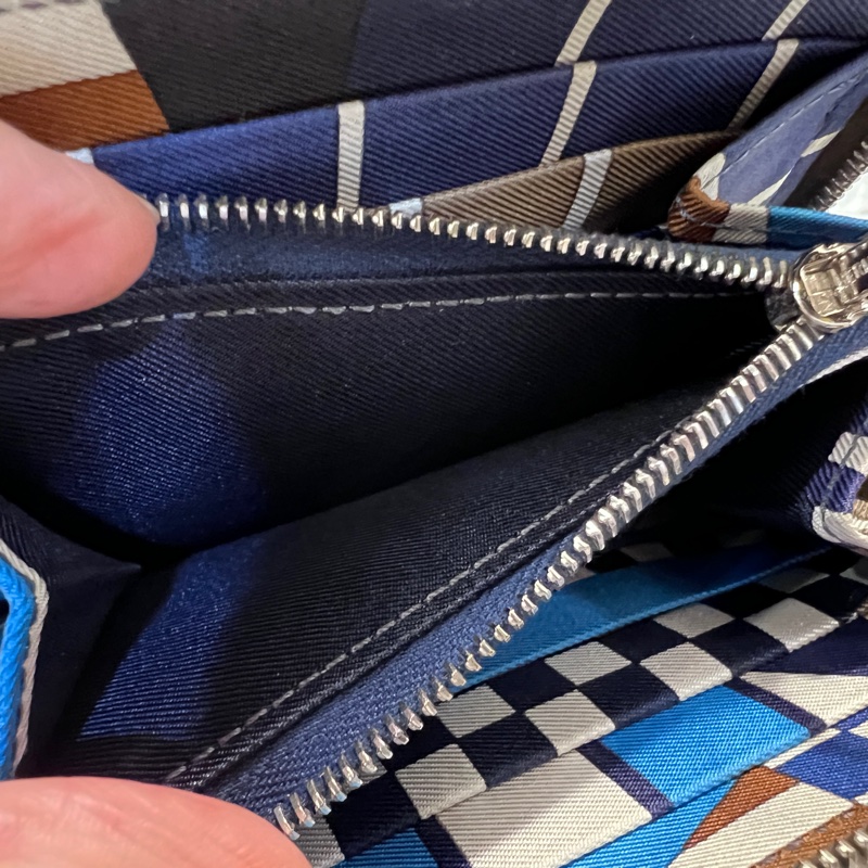 Hermes 18Etoupe大象灰Epsom皮銀釦Silk絲巾短夾-15