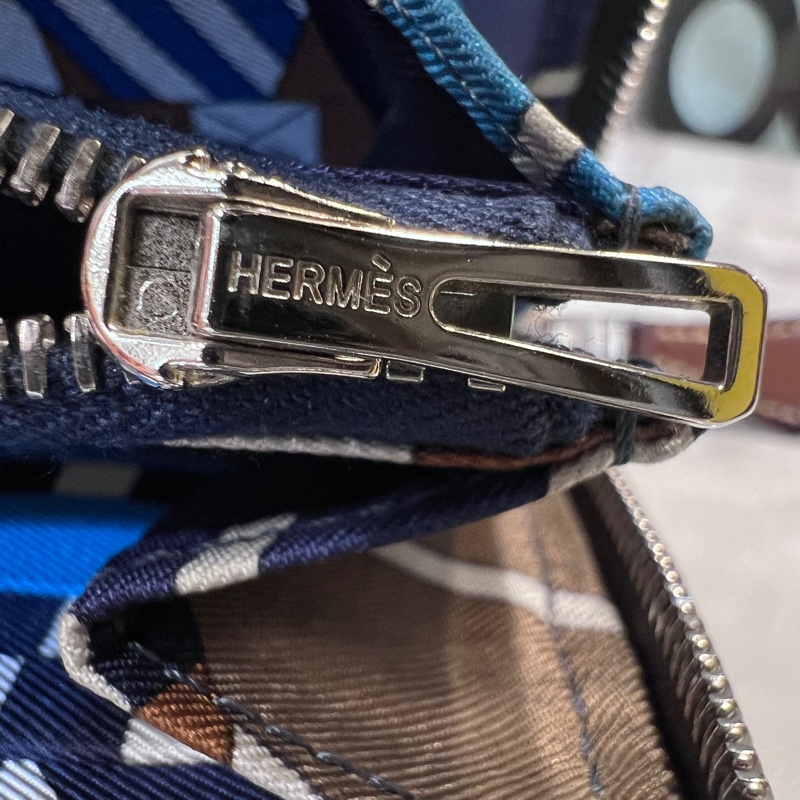 Hermes 18Etoupe大象灰Epsom皮銀釦Silk絲巾短夾-16