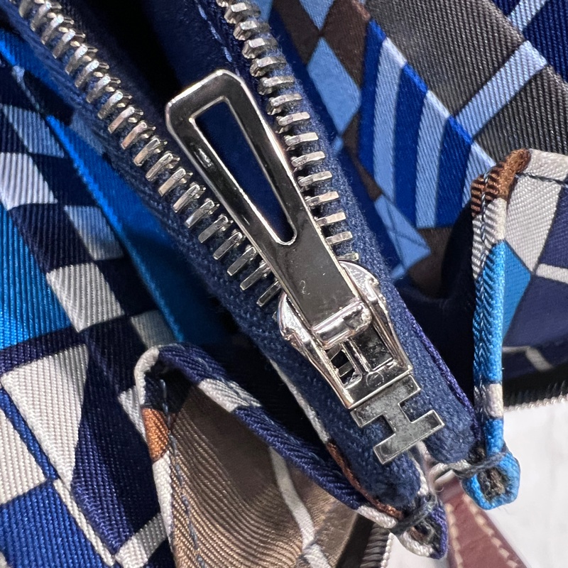 Hermes 18Etoupe大象灰Epsom皮銀釦Silk絲巾短夾-17