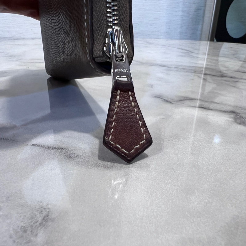 Hermes 18Etoupe大象灰Epsom皮銀釦Silk絲巾短夾-20