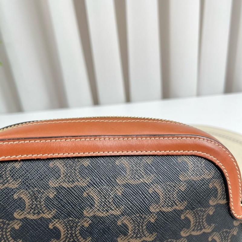 CELINE賽琳 經典老花字母logo 貝殼包 相機斜挎小方包 復古百搭 輕便又能裝 大手機充電寶都可放 肩帶長度可調節 好背實用-10