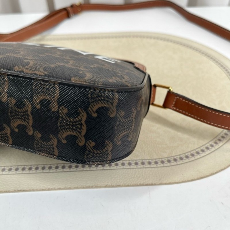 CELINE賽琳 經典老花字母logo 貝殼包 相機斜挎小方包 復古百搭 輕便又能裝 大手機充電寶都可放 肩帶長度可調節 好背實用-12