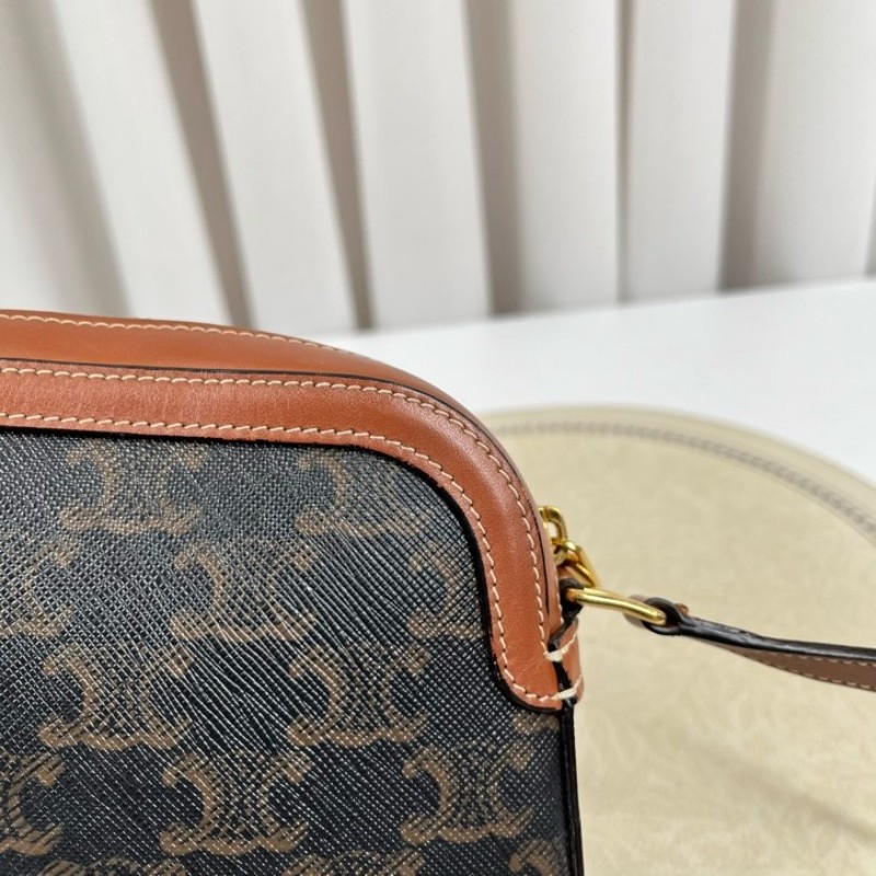 CELINE賽琳 經典老花字母logo 貝殼包 相機斜挎小方包 復古百搭 輕便又能裝 大手機充電寶都可放 肩帶長度可調節 好背實用-13