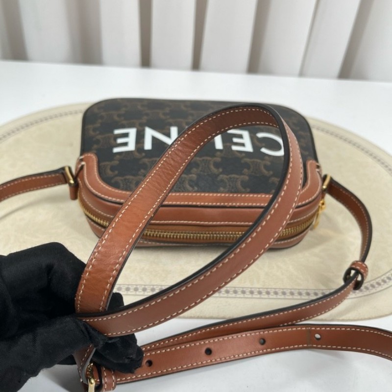CELINE賽琳 經典老花字母logo 貝殼包 相機斜挎小方包 復古百搭 輕便又能裝 大手機充電寶都可放 肩帶長度可調節 好背實用-16