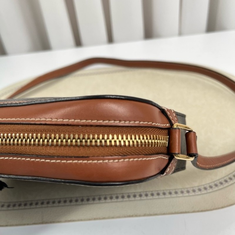 CELINE賽琳 經典老花字母logo 貝殼包 相機斜挎小方包 復古百搭 輕便又能裝 大手機充電寶都可放 肩帶長度可調節 好背實用-19