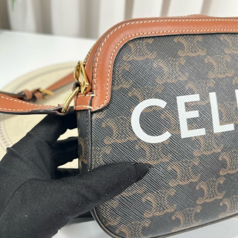 CELINE賽琳 經典老花字母logo 貝殼包 相機斜挎小方包 復古百搭 輕便又能裝 大手機充電寶都可放 肩帶長度可調節 好背實用-21