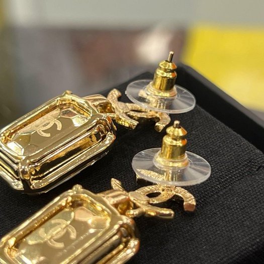 東區正精品㊣CHANEL A22K全新香奈兒金色雙C方形水晶毛呢吊墜耳環 RZ6296-4