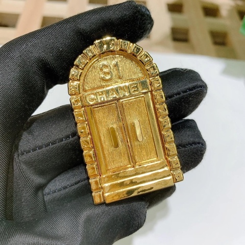 ⭐️Chanel 香奈兒金色雙C胸針，31號幸福之門胸針