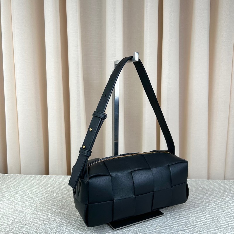 BV葆蝶家黑色brick cassette枕頭編織包 經典編織 容量實用 可單肩可手提 日常通勤百搭-2