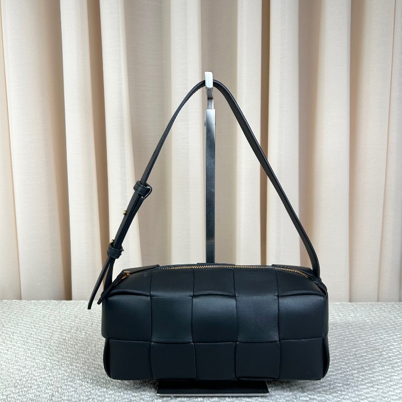 BV葆蝶家黑色brick cassette枕頭編織包 經典編織 容量實用 可單肩可手提 日常通勤百搭-5