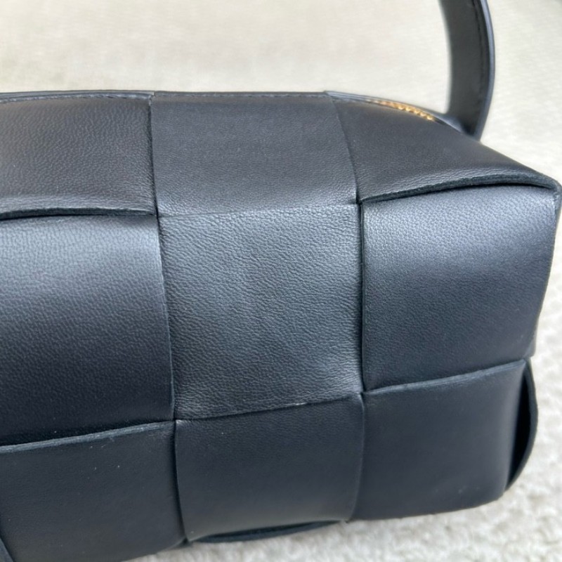 BV葆蝶家黑色brick cassette枕頭編織包 經典編織 容量實用 可單肩可手提 日常通勤百搭-7