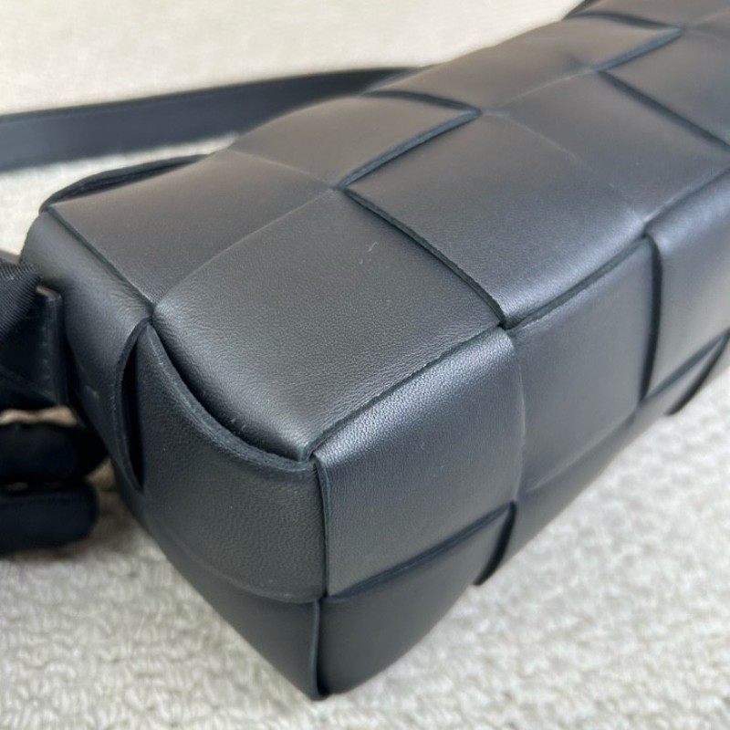 BV葆蝶家黑色brick cassette枕頭編織包 經典編織 容量實用 可單肩可手提 日常通勤百搭-8