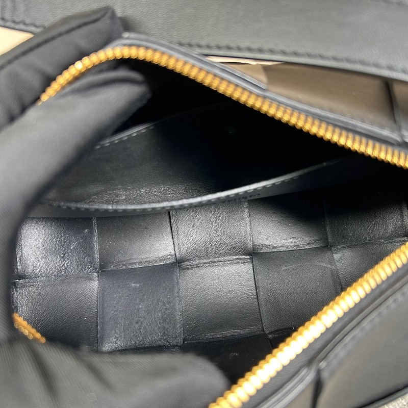 BV葆蝶家黑色brick cassette枕頭編織包 經典編織 容量實用 可單肩可手提 日常通勤百搭-14