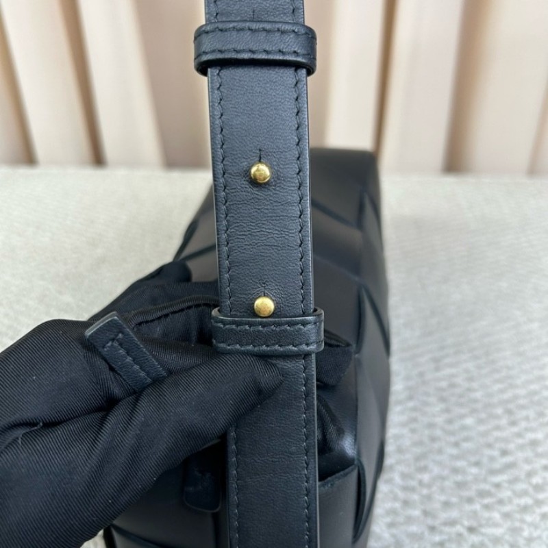 BV葆蝶家黑色brick cassette枕頭編織包 經典編織 容量實用 可單肩可手提 日常通勤百搭-16