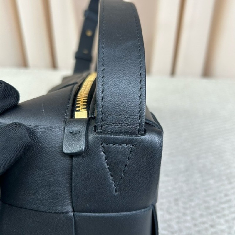 BV葆蝶家黑色brick cassette枕頭編織包 經典編織 容量實用 可單肩可手提 日常通勤百搭-21