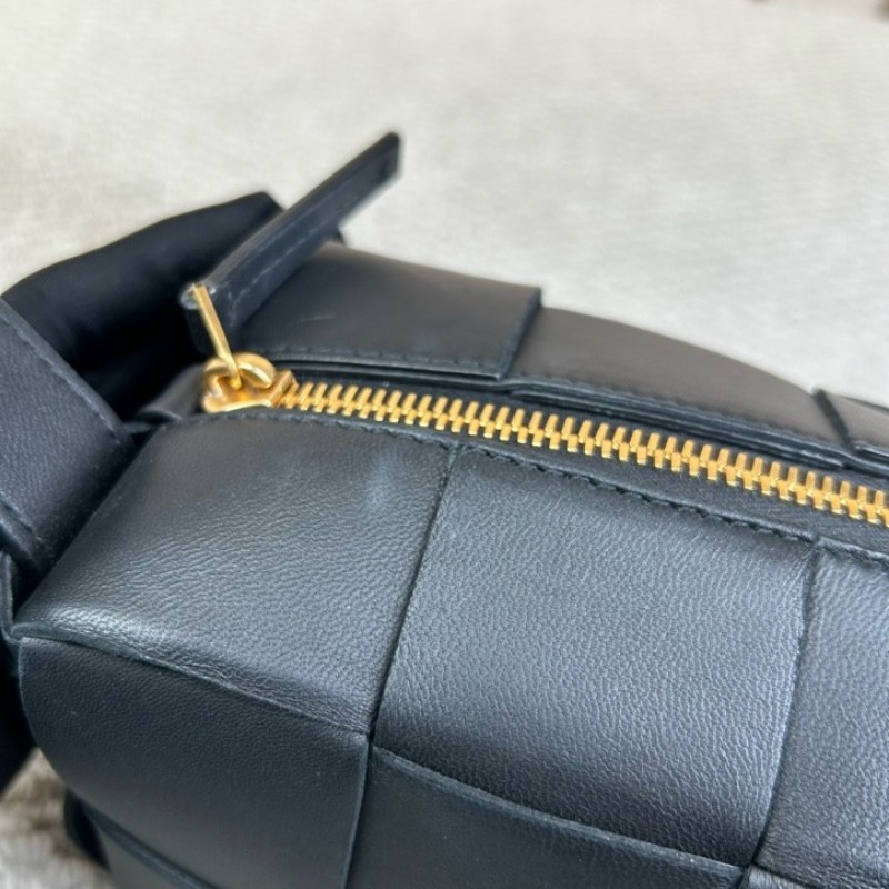 BV葆蝶家黑色brick cassette枕頭編織包 經典編織 容量實用 可單肩可手提 日常通勤百搭-22