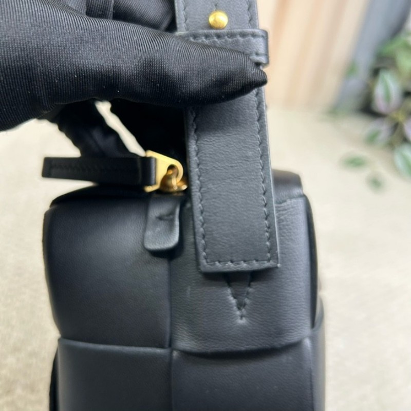 BV葆蝶家黑色brick cassette枕頭編織包 經典編織 容量實用 可單肩可手提 日常通勤百搭-23