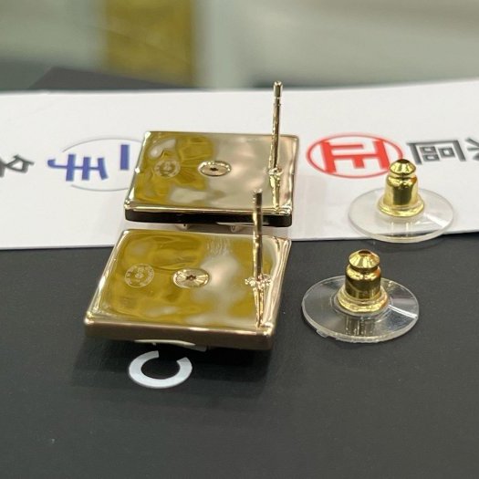 東區正精品㊣CHANEL ABA002全新未使用香奈兒金色雙C方形水鑽針式耳環 無原廠盒子 RZ6294-5